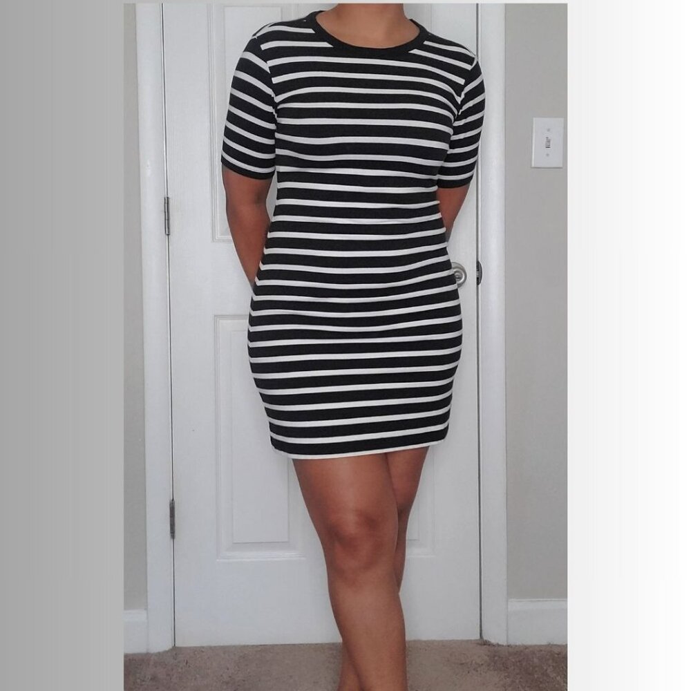 OLD NAVY BLACK & WHITE T-SHIRT DRESS